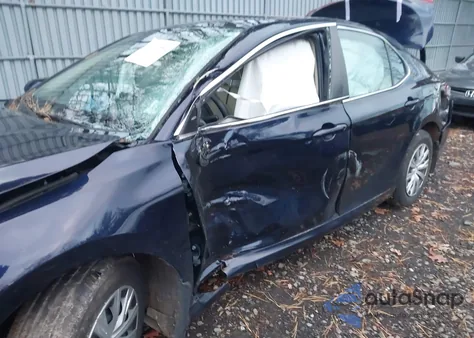 2022 Toyota Camry Le Hybrid z USA, uszkodzony, nr VIN 4T1C31AK7NU586668